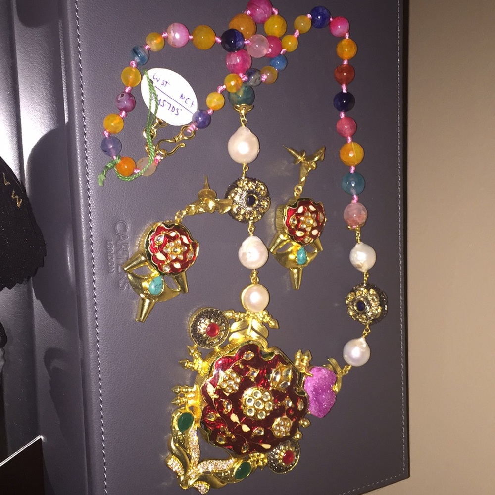 Necklace set with earrings.